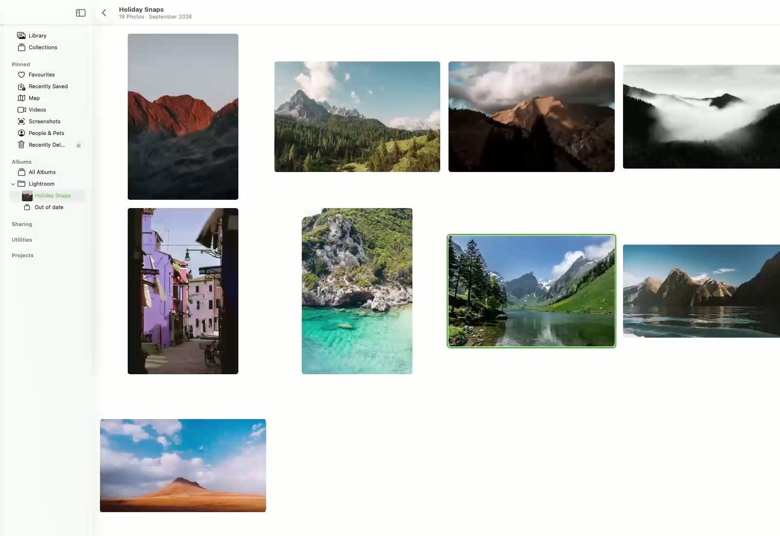 The Holiday Snaps album in Apple Photos with photos published from Lightroom Classic